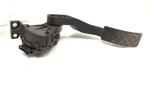 Accelerator throttle pedal