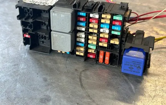 Renault Trafic III (X82) Fuse module