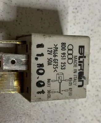 Volkswagen PASSAT B5.5 Other relay 8D0951253 370