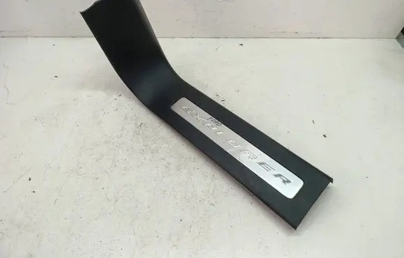 Ford Explorer VI Front sill trim cover DB537813201