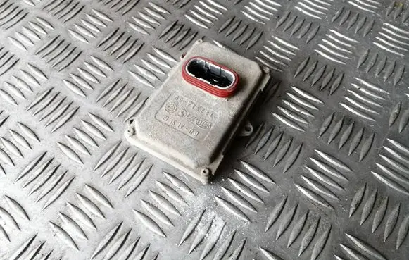 Opel Astra H Headlight ballast module Xenon 13210773 5DF00870421