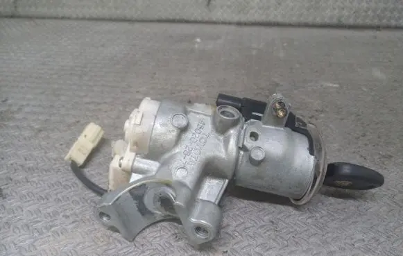 Toyota Avensis Verso Ignition lock 45020287 8978328070