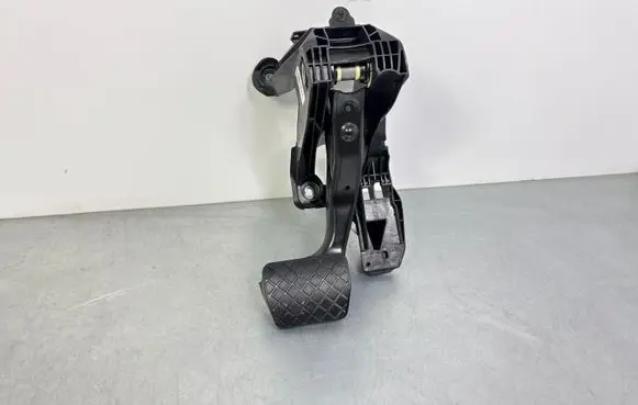 Volkswagen PASSAT B9 Brake pedal 3WA723058