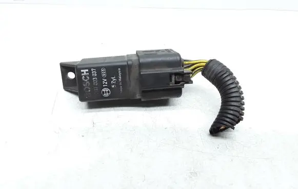 Volvo V70 Glow plug pre-heat relay 30751798 0281003037