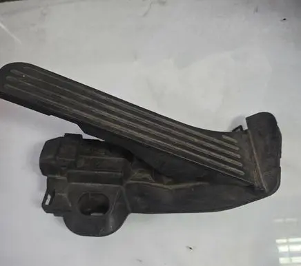 Volkswagen Golf IV Accelerator throttle pedal