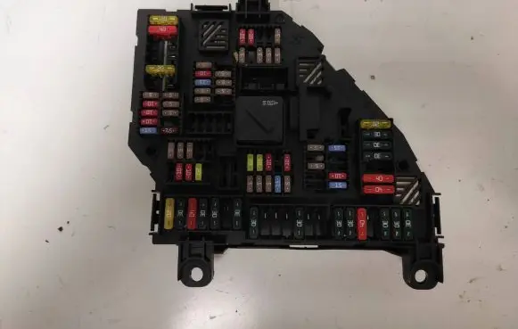 BMW 6 F06 Gran coupe Fuse module 9264923 04768868 417033452