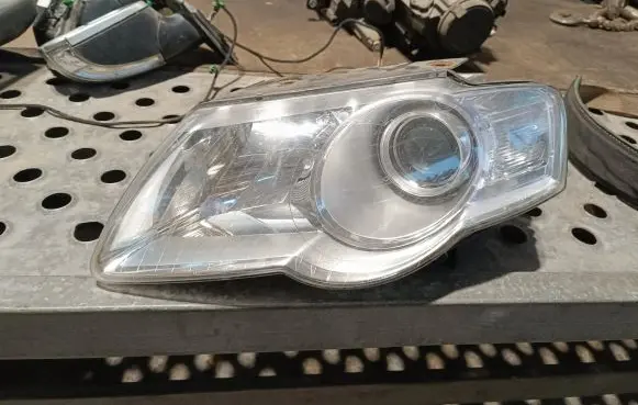 Volkswagen PASSAT B6 Headlight/headlamp