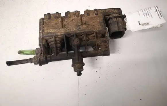 Land Rover Discovery 3 - LR3 EGR valve RVH00055 08260506