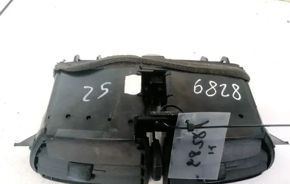 Nissan Almera Tino Dash center air vent grill