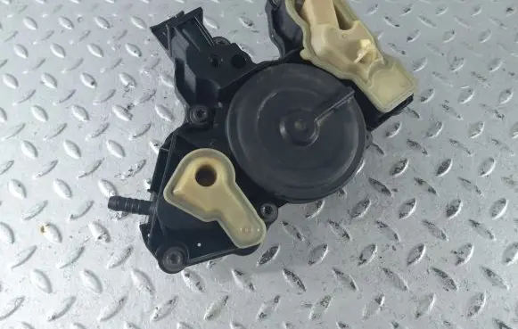 Volkswagen PASSAT B8 USA Oil breather separator 06K103495