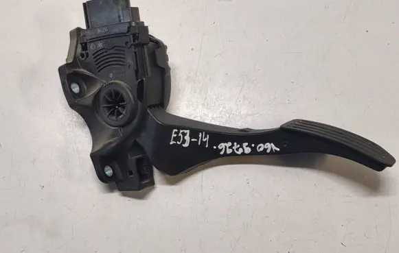 Volvo V60 Accelerator throttle pedal 31329059
