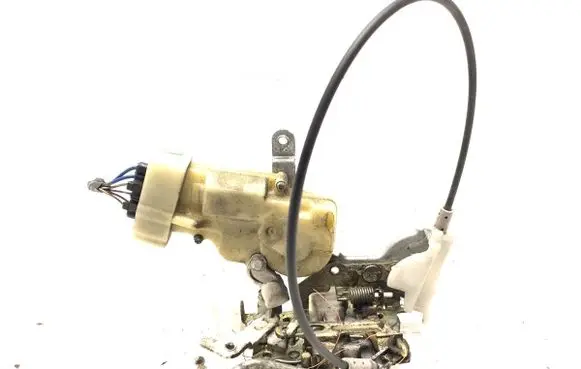 Toyota Yaris Front door lock