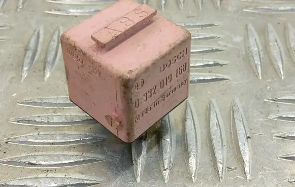 BMW 5 E39 Other relay 8365326