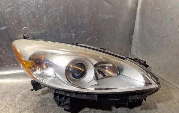 Mazda 5 Headlight/headlamp P9562
