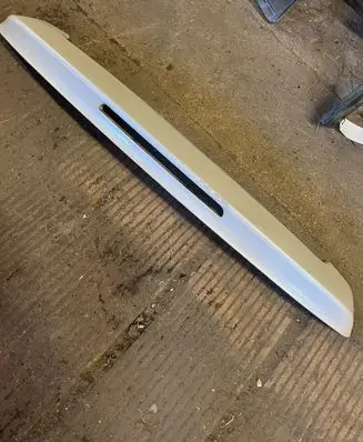 Tailgate/trunk spoiler