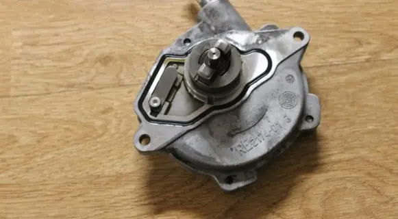 Mercedes-Benz C W203 Vacuum pump a2712300465