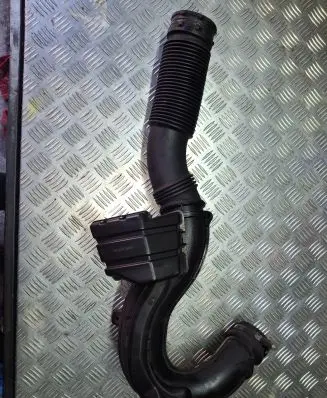 Opel Vivaro Air intake hose/pipe 165755972R 93451664