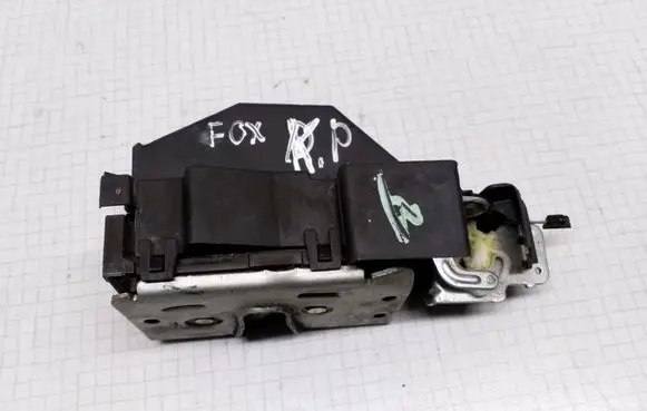Volkswagen Fox Front door lock 5Z3837013B