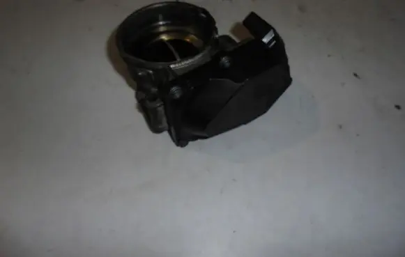Volkswagen Caddy Throttle valve 03G128063M