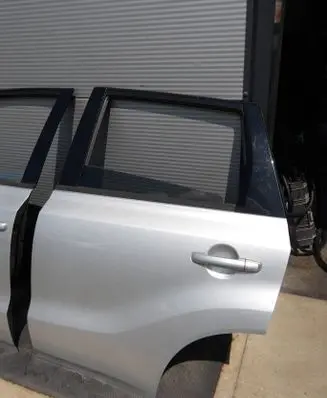 Suzuki Vitara (LY) Rear door