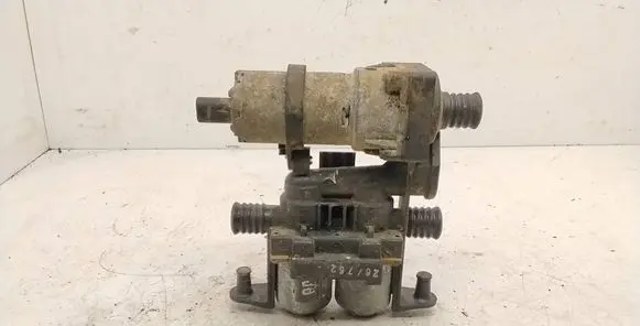 BMW 5 E39 Coolant heater control valve 8374994 1147412135