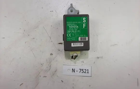 Toyota Avensis T270 Door control unit/module 8974005010