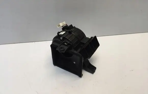 Hyundai Ioniq Hybrid/electric vehicle battery fan 37510