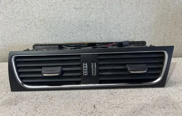 Audi A5 8T 8F Dash center air vent grill 8T2820951E