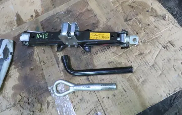 Nissan Note (E12) Lift Jack 