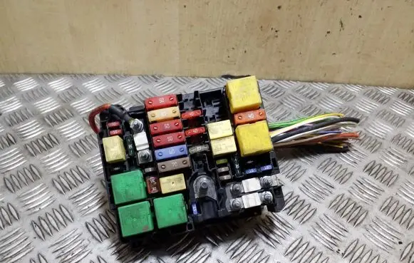 Peugeot 308 Fuse module 9804848580