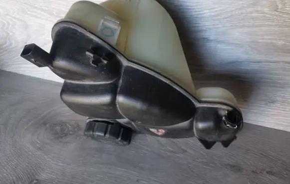 Mercedes-Benz R W251 Coolant expansion tank/reservoir 02515000049