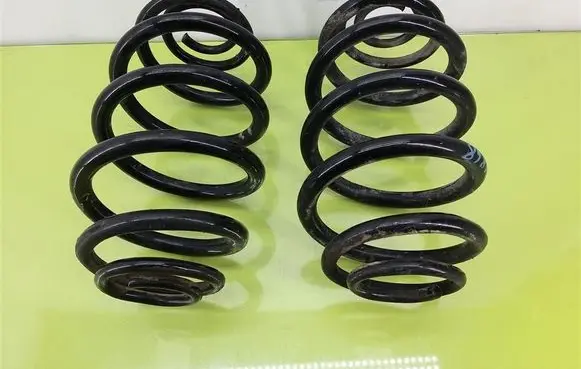 Opel Vivaro Rear coil spring 
