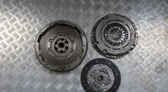 Volkswagen Polo VI Clutch set kit 05C105266 042294002465 3101222