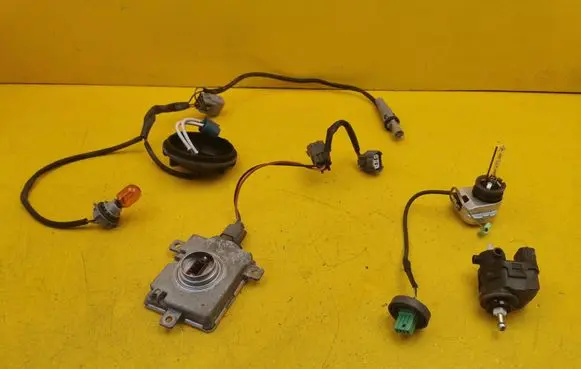 Mitsubishi ASX Voltage converter/converter module 