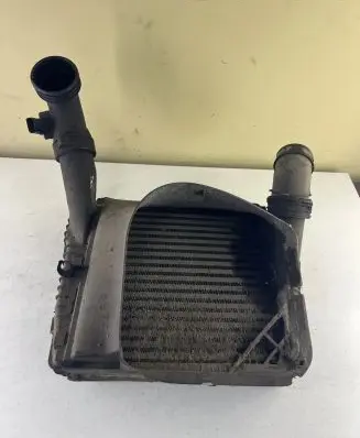 Volkswagen Touareg I Intercooler radiator