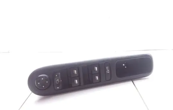 Peugeot 3008 I Electric window control switch 96650621ZD 30170357