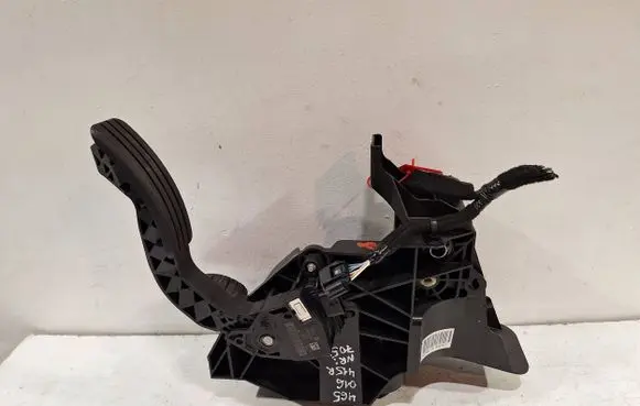 Renault Trafic III (X82) Accelerator throttle pedal 180026451R