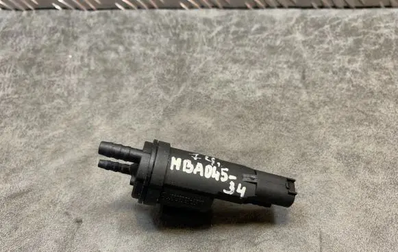 Mercedes-Benz C W203 Engine mount vacuum valve A0025401497