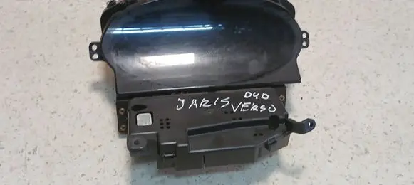 Toyota Yaris Verso Speedometer (instrument cluster) 8380052700 4573001021