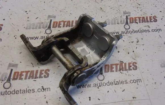 Honda CR-V Rear door upper hinge