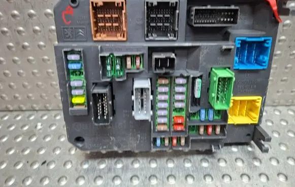 Citroen C4 II Fuse module 9665547480 S180121003 S26312531