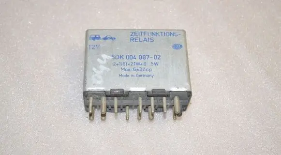 Mercedes-Benz E W124 Hazard warning light relay 5dk00408702