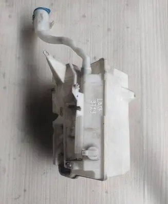 Volvo XC60 Windshield washer fluid reservoir/tank 30753424 30753425