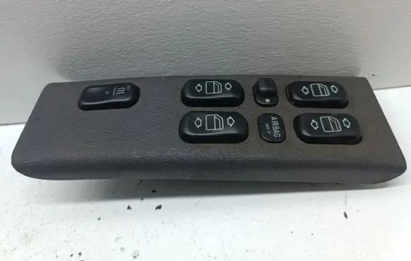 Mercedes-Benz A W168 Electric window control switch 1688202810 03753200 1686831408