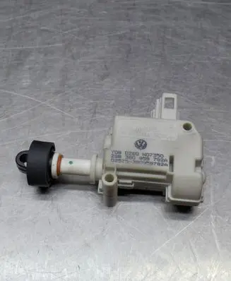 Audi A6 S6 C6 4F Fuel tank cap lock motor 3B0959782A