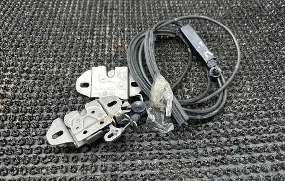 BMW Z4 E85 E86 Engine bonnet/hood lock/catch 7172085 7172086