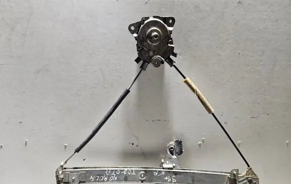 Toyota Corolla E100 Front door window regulator with motor
