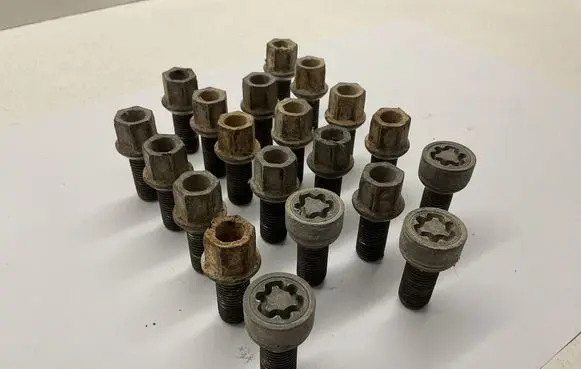 Audi A6 S6 C7 4G Anti-theft wheel nuts and lock 