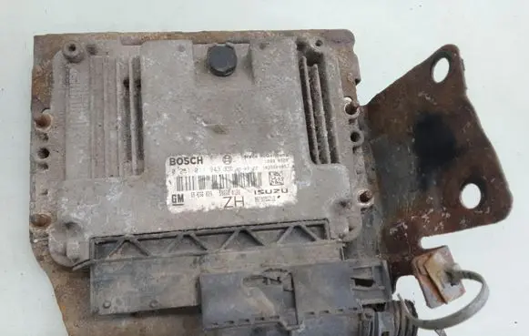 Opel Astra H Engine control unit/module 0281011943 55556829