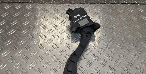 Toyota Avensis T270 Accelerator throttle pedal 7811002020